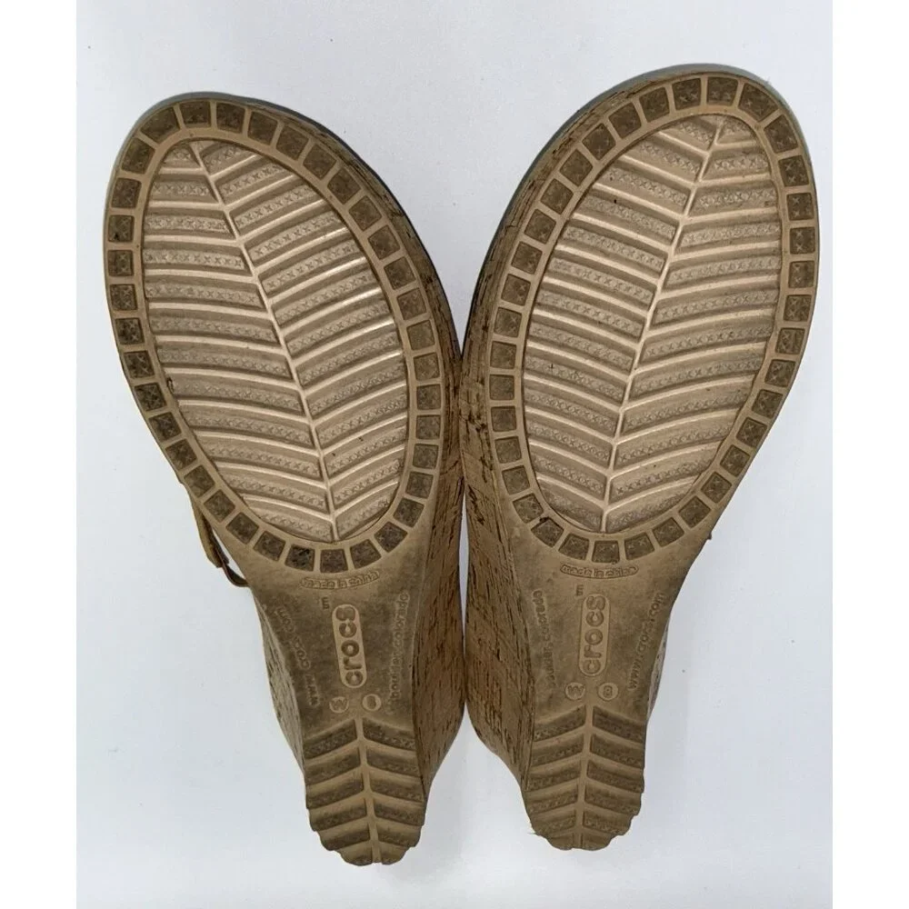 Crocs A leigh Wedge Sandal Womens 8 Camel Tan Leather Strappy Slide Cork Wedge